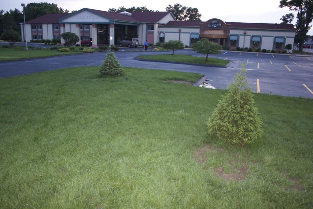 The Garden Inn Elkhart Ngoại thất bức ảnh